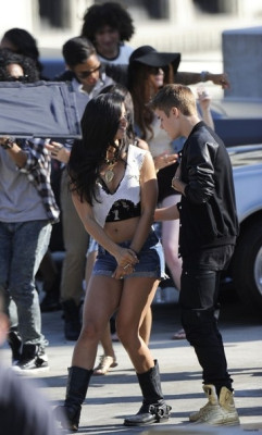 21.04 | Justin Bieber nos bastidores de Boyfriend