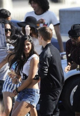21.04 | Justin Bieber nos bastidores de Boyfriend