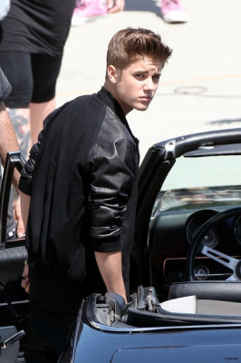 21.04 | Justin Bieber nos bastidores de Boyfriend