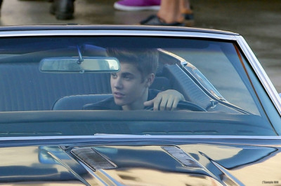 21.04 | Justin Bieber nos bastidores de Boyfriend