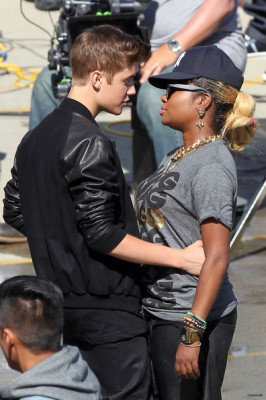 21.04 | Justin Bieber nos bastidores de Boyfriend