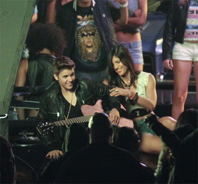 21.04 | Justin Bieber nos bastidores de Boyfriend