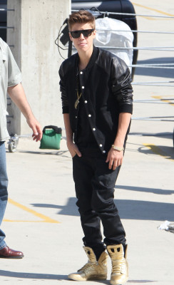 21.04 | Justin Bieber nos bastidores de Boyfriend