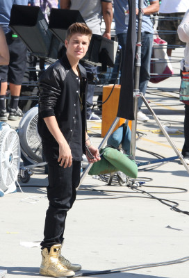 21.04 | Justin Bieber nos bastidores de Boyfriend
