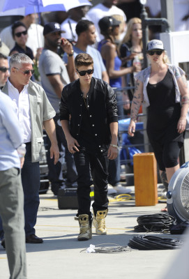 21.04 | Justin Bieber nos bastidores de Boyfriend