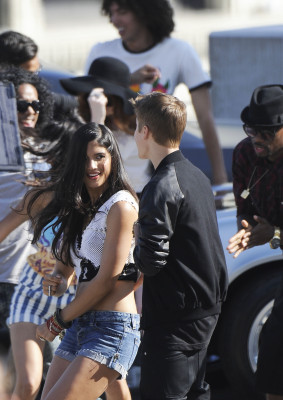 21.04 | Justin Bieber nos bastidores de Boyfriend