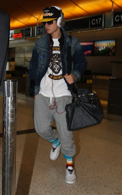 28.01 | Justin Bieber no aeroporto internacional de Los Angeles