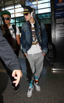 28.01 | Justin Bieber no aeroporto internacional de Los Angeles