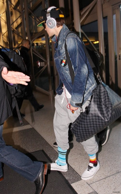 28.01 | Justin Bieber no aeroporto internacional de Los Angeles