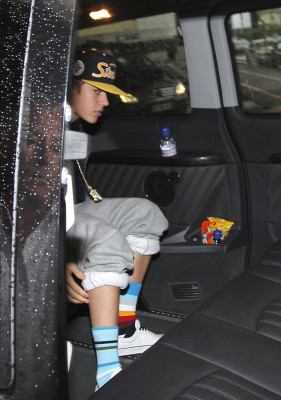 28.01 | Justin Bieber no aeroporto internacional de Los Angeles