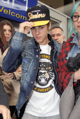 28.01 | Justin Bieber no aeroporto internacional de Los Angeles