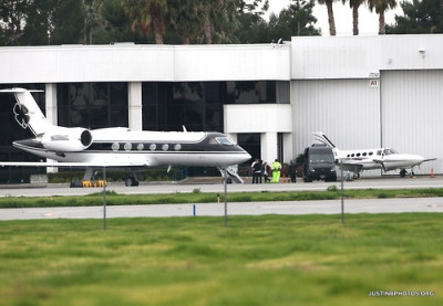 29.12 | Justin Bieber à bordo de seu jatinho particular para o México
