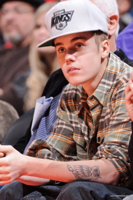 27.12 | Justin Bieber e Ryan Butler no jogo dos Clippers em LA