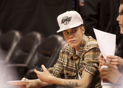 27.12 | Justin Bieber e Ryan Butler no jogo dos Clippers em LA