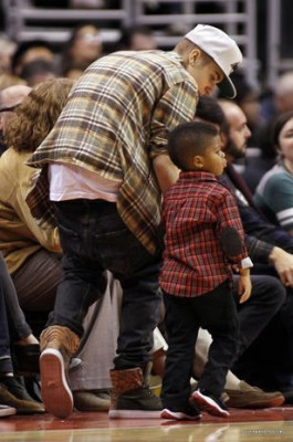 27.12 | Justin Bieber e Ryan Butler no jogo dos Clippers em LA