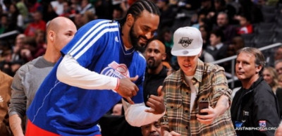 27.12 | Justin Bieber e Ryan Butler no jogo dos Clippers em LA