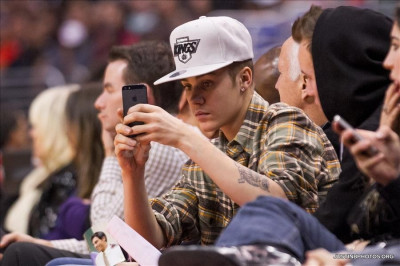 27.12 | Justin Bieber e Ryan Butler no jogo dos Clippers em LA