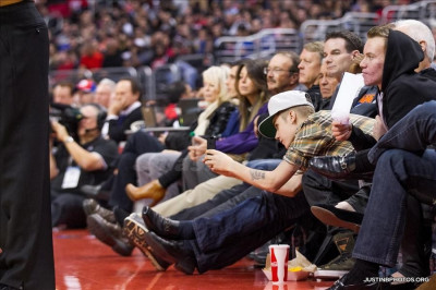 27.12 | Justin Bieber e Ryan Butler no jogo dos Clippers em LA