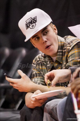 27.12 | Justin Bieber e Ryan Butler no jogo dos Clippers em LA