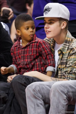 27.12 | Justin Bieber e Ryan Butler no jogo dos Clippers em LA