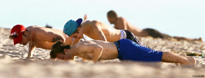 01.04 | Justin Bieber na praia com Jeremy Bieber em Los Angeles