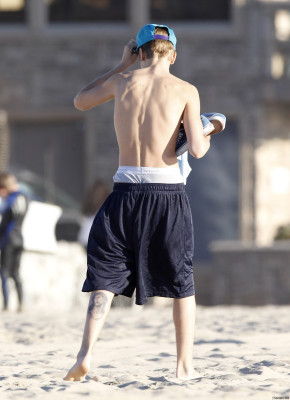 01.04 | Justin Bieber na praia com Jeremy Bieber em Los Angeles