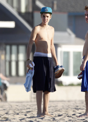 01.04 | Justin Bieber na praia com Jeremy Bieber em Los Angeles