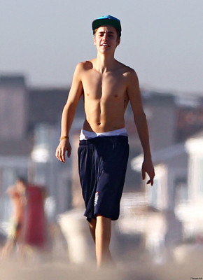 01.04 | Justin Bieber na praia com Jeremy Bieber em Los Angeles