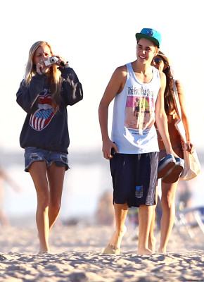 01.04 | Justin Bieber na praia com Jeremy Bieber em Los Angeles