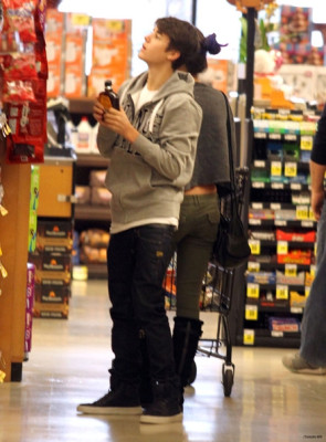 14.01 | Justin fazendo compras em Los Angeles