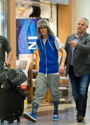 22.01 | Justin e Alfredo no aeroporto LAX, Los Angeles