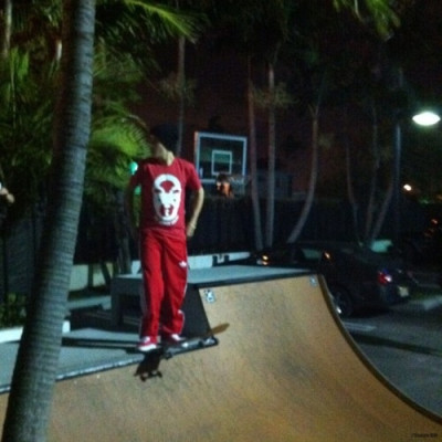 02.04 | Justin Bieber andando de skateem Miami