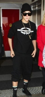 02.07 | Justin Bieber chegando no aeroporto em Los Angeles