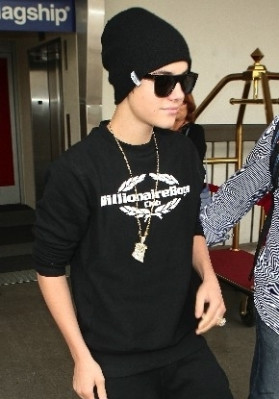 02.07 | Justin Bieber chegando no aeroporto em Los Angeles