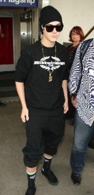 02.07 | Justin Bieber chegando no aeroporto em Los Angeles