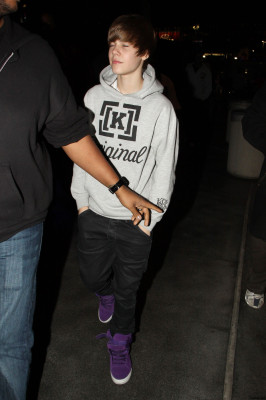 26.03 | Justin Bieber chegando no show do Jay Z no Staples Center