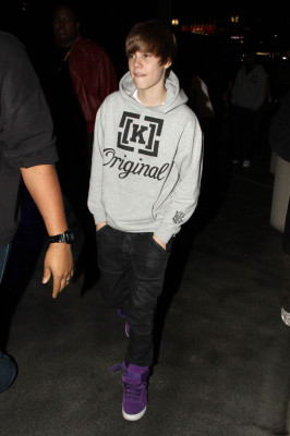 26.03 | Justin Bieber chegando no show do Jay Z no Staples Center