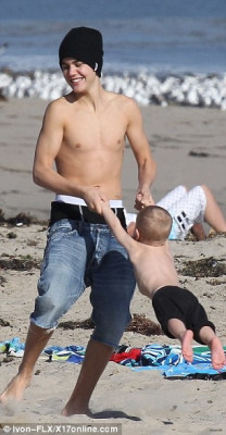 02.11 | Justin Bieber em Malibu Beach