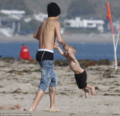 02.11 | Justin Bieber em Malibu Beach