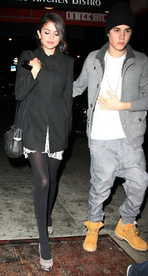 02.12 | Justin Bieber deixando restaurante em NY