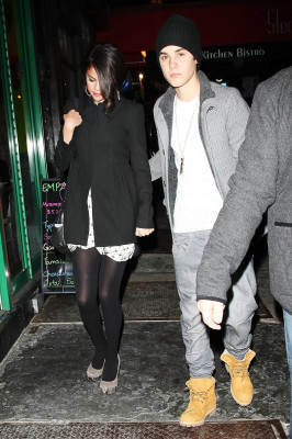 02.12 | Justin Bieber deixando restaurante em NY