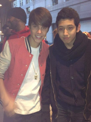 13.02 | Justin Bieber com fãs em Nova York