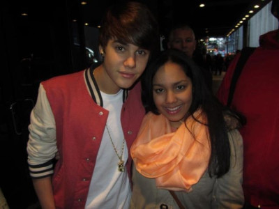13.02 | Justin Bieber com fãs em Nova York