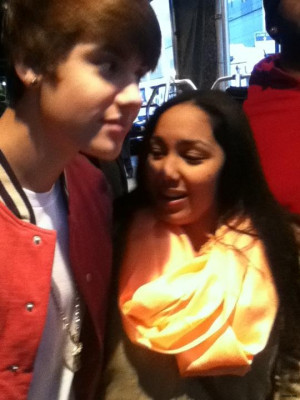 13.02 | Justin Bieber com fãs em Nova York