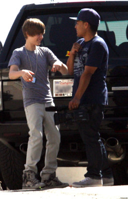 29.03 | Justin Bieber nos bastidores de "Eenie Meenie"