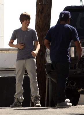 29.03 | Justin Bieber nos bastidores de "Eenie Meenie"