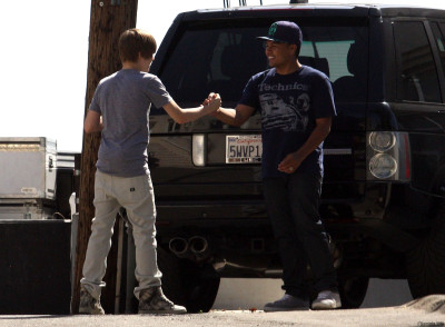 29.03 | Justin Bieber nos bastidores de "Eenie Meenie"