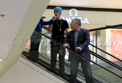 17.06 | Passenado em shopping em Beverly Hills
