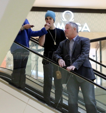 17.06 | Passenado em shopping em Beverly Hills