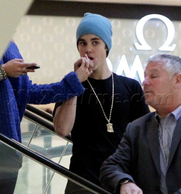 17.06 | Passenado em shopping em Beverly Hills